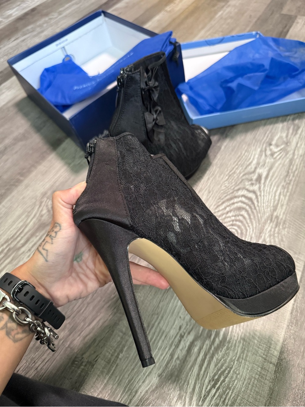 Black Lace Peep-Toe Bow Platform Ankle Booties size 6 - Picture 7 of 9